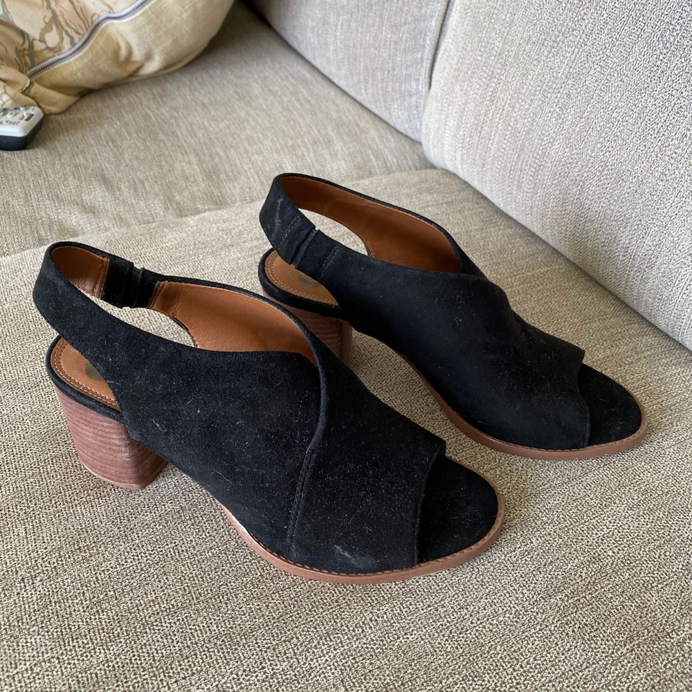 Gianni Bini black leather sling back
